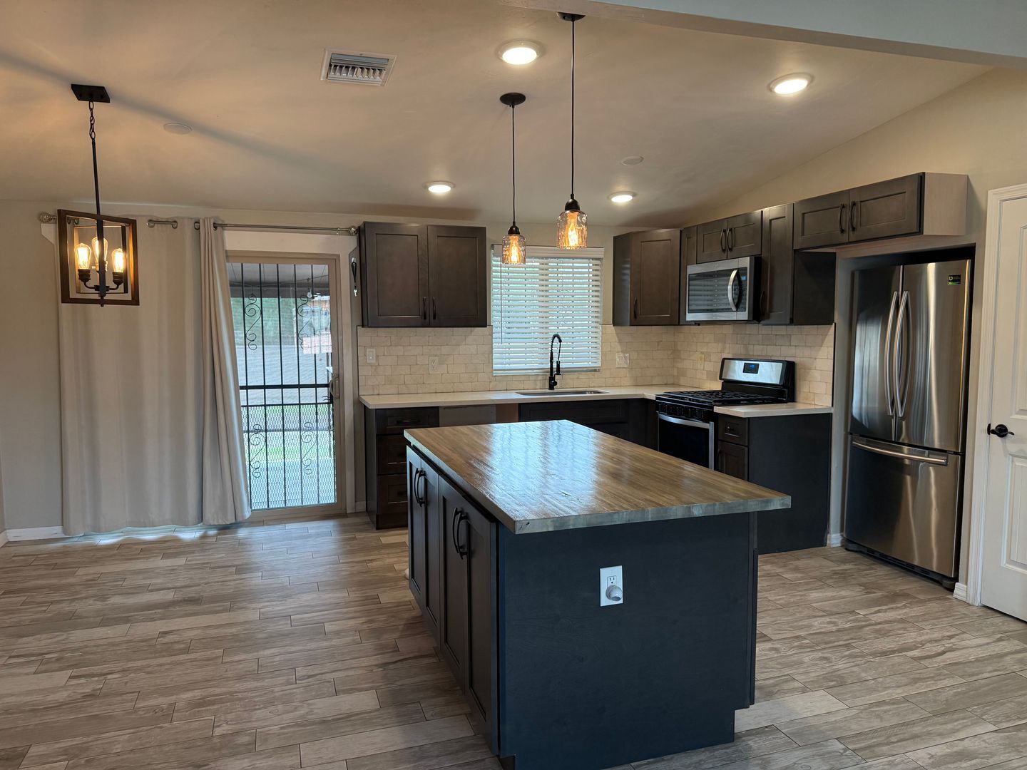 Building Photo - 7252 E Beverly Dr