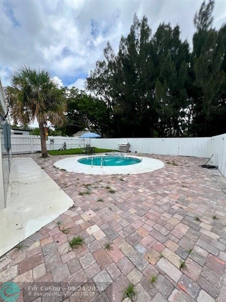 Building Photo - 327 Lancaster St