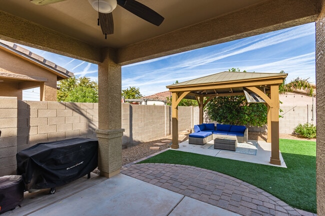 Building Photo - 1562 W Alder Rd