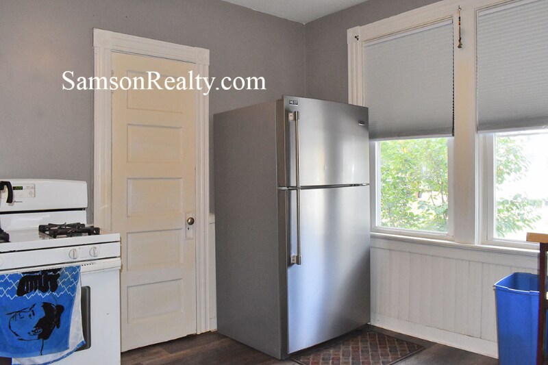 Building Photo - 219 Cole Ave