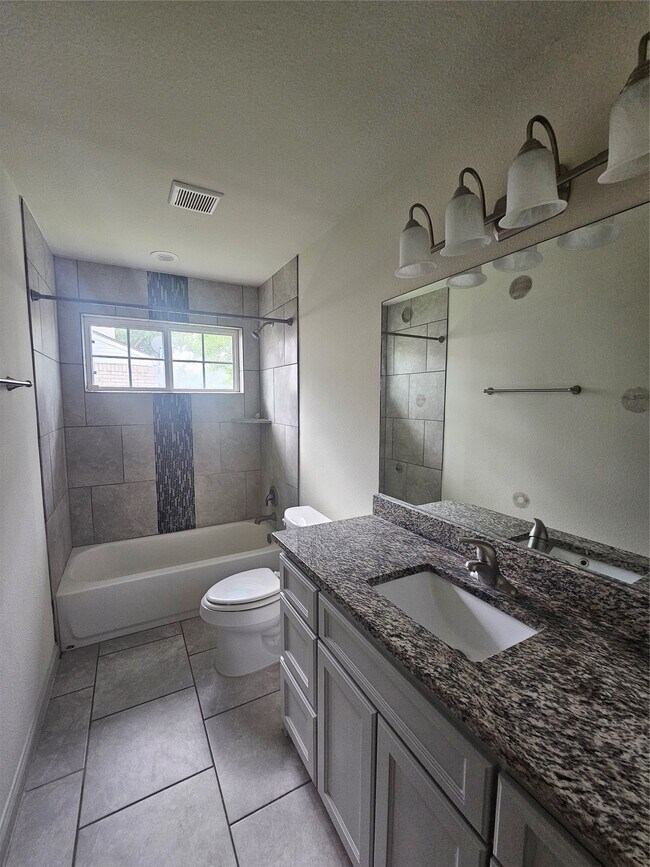 Building Photo - 3206 Pebble Lake Dr