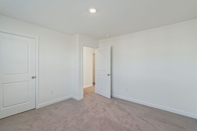 Building Photo - 7650 Belhaven Ln