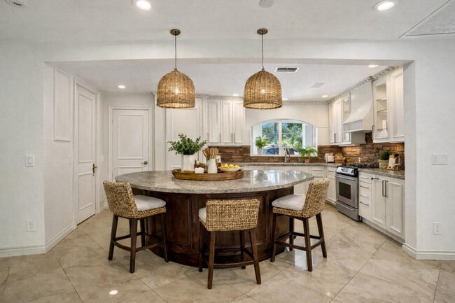 Building Photo - 2425 Fryer Point