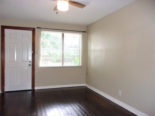 Building Photo - 1 BED 1 BATH DOWNSTAIRS GARAGE APT IN CAPITAL HILL AREA