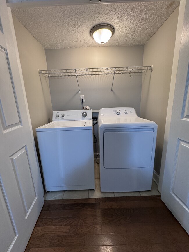 Building Photo - 1055 Baxter St