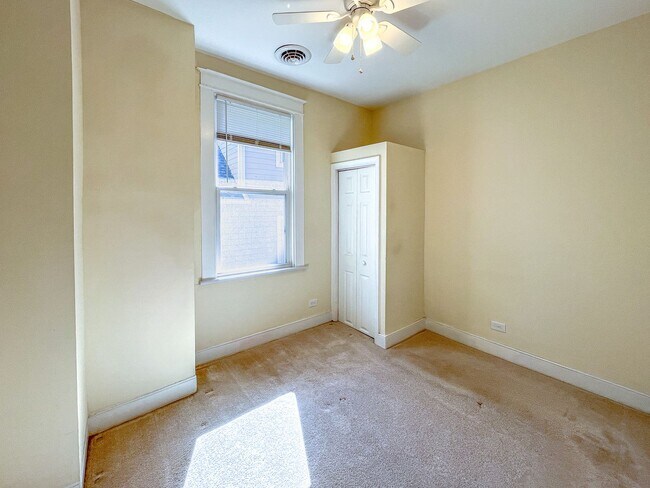 Building Photo - Charming 3BD/1BA Home In Unbeatable Location