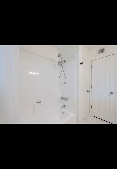 Building Photo - 17241 N 16th Dr