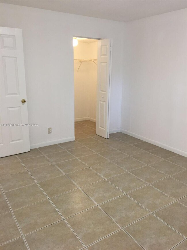 Building Photo - 8060 N Colony Cir