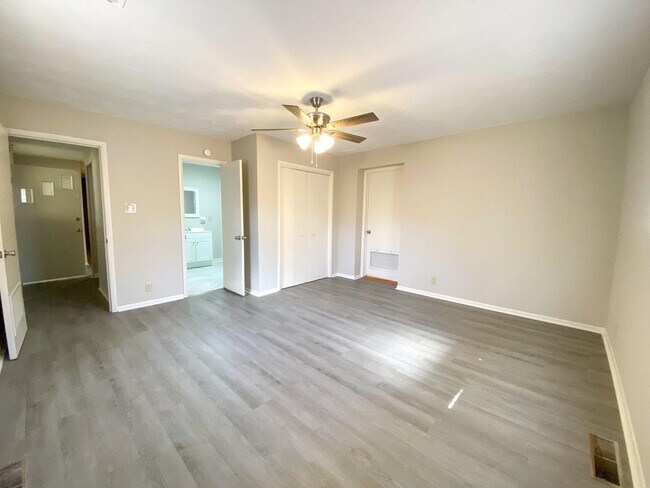 Building Photo - 241 Montelo Rd
