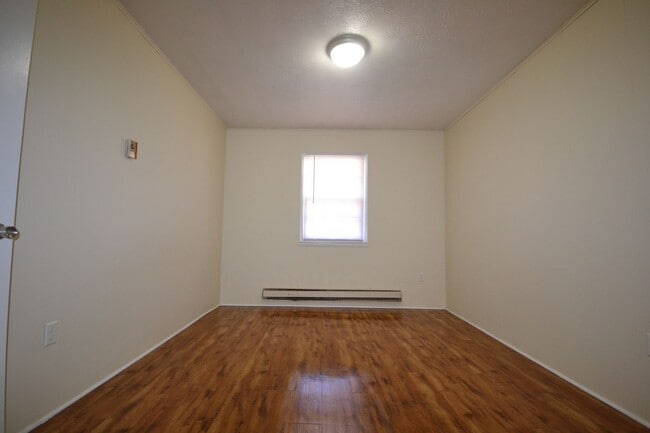 Building Photo - Bolivar MO 1 Bed, 1 Bath Apartment