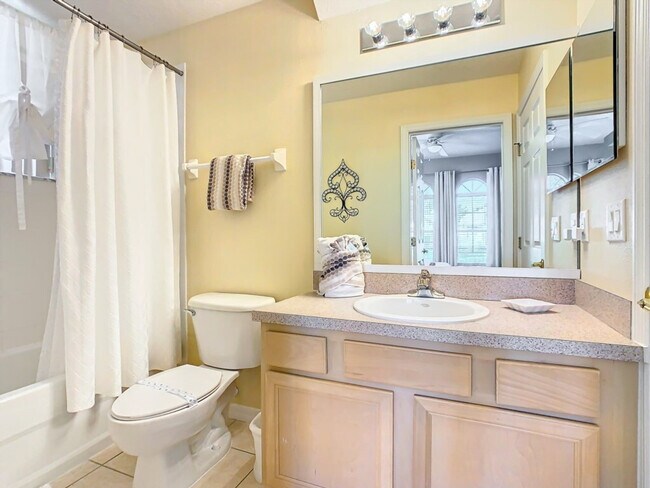 Building Photo - 846 Orista Dr