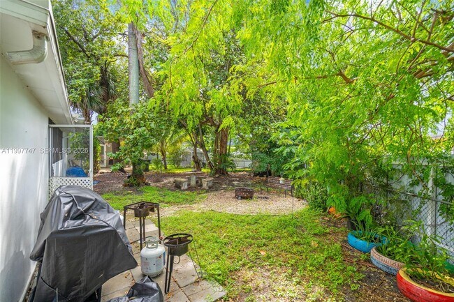 Building Photo - 17930 NE 6th Ave