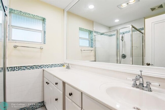 Building Photo - 2561 S Ocean Blvd