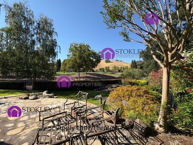Building Photo - 270 Live Oak Dr