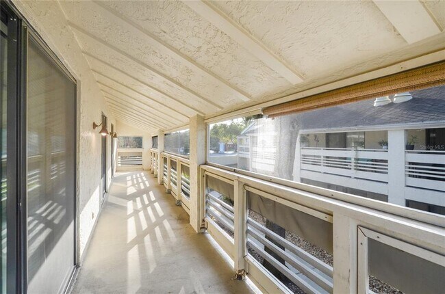 Building Photo - 439 S Netherwood Cres