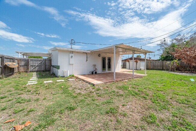 Building Photo - Remodeled 3/2 in Central Merritt Island!