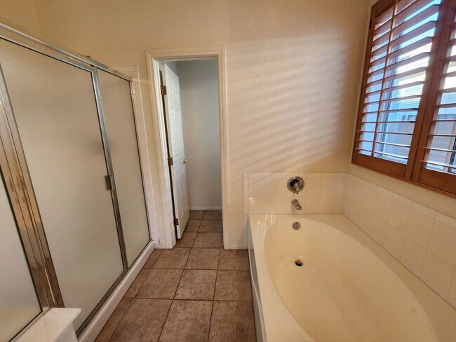 Building Photo - Charming Single-Story Pulte Home in a corn...