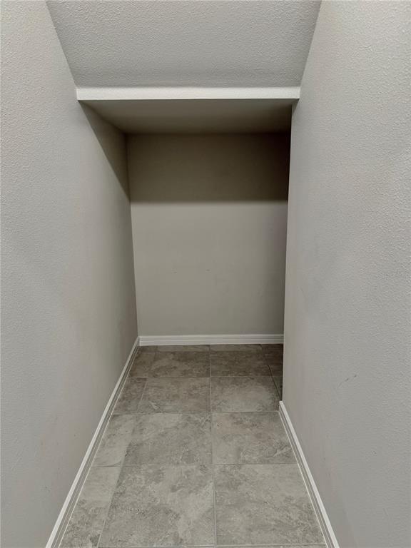 Building Photo - 19672 Shady Oak Dr