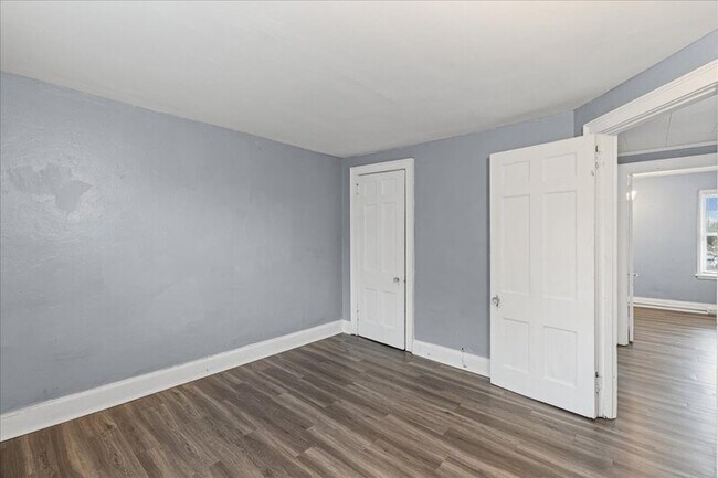 Building Photo - 1215 S Octagon Rd