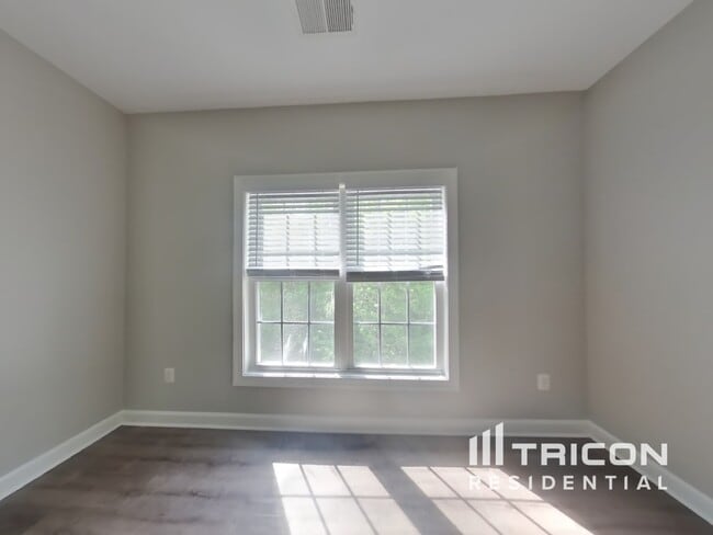 Building Photo - 15605 Sir Edwards Dr