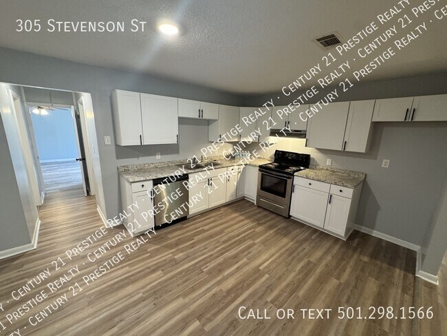 Building Photo - 305 Stevenson St