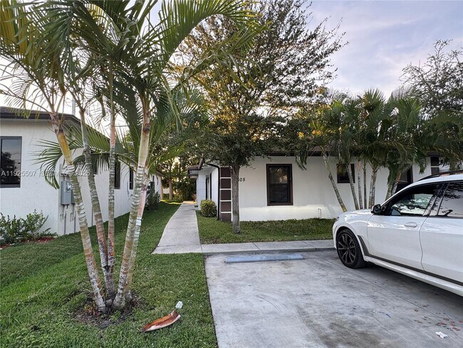 Building Photo - 605 NW 3rd Ave