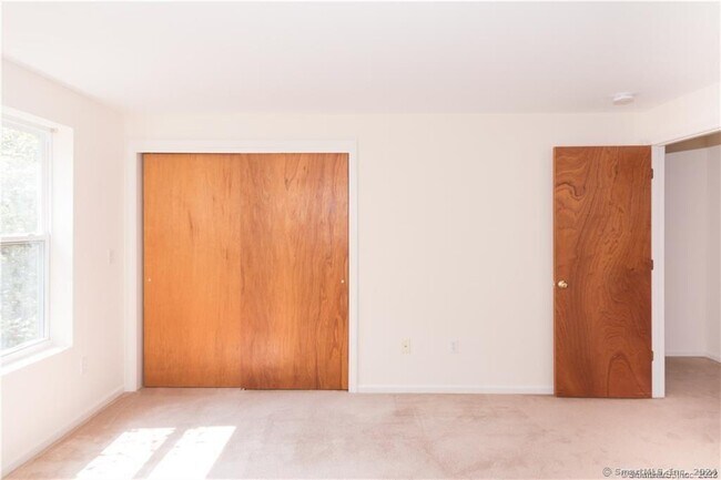 Building Photo - 6 Larkspur Ln