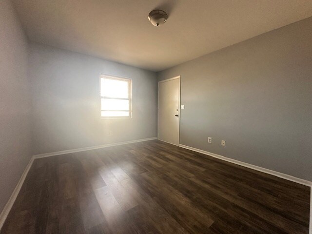 Building Photo - 1225 New Hope Ln