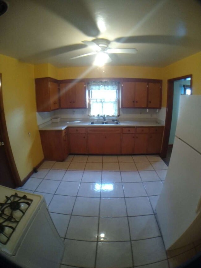 Building Photo - 326 N 68th St