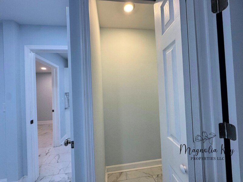 Building Photo - 403 73rd Ave N