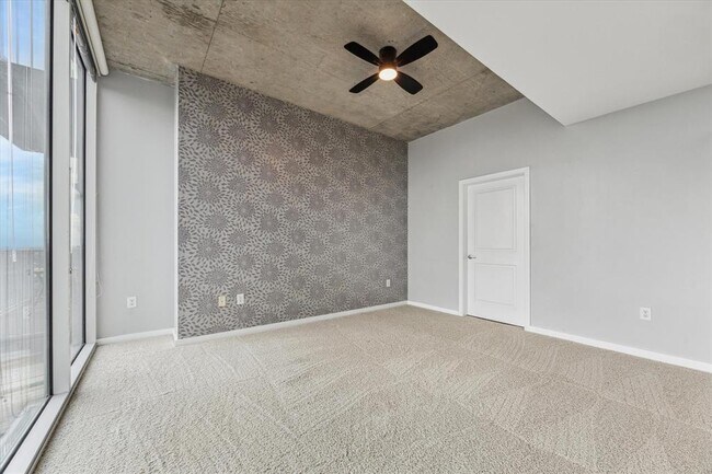 Building Photo - 5925 Almeda Rd