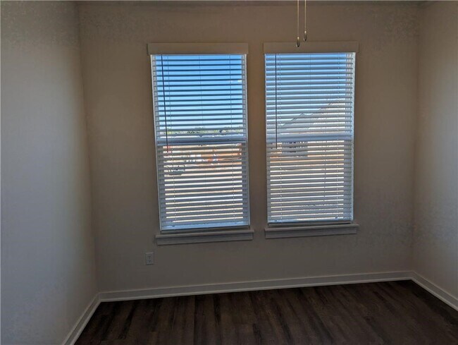 Building Photo - 385 W Branta St