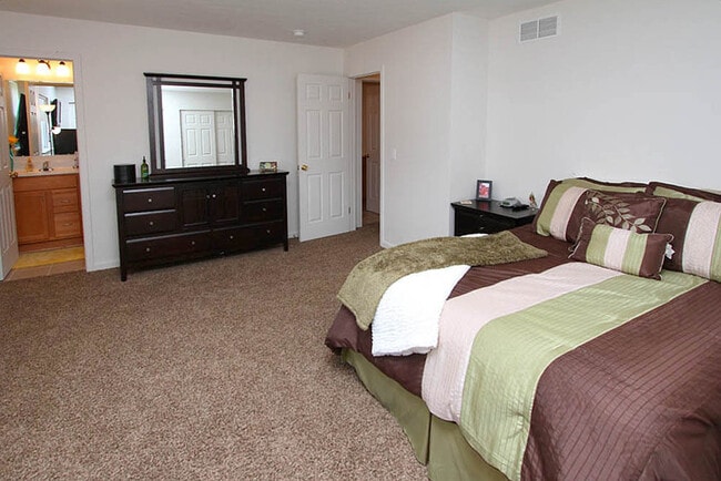 Building Photo - 37 Red Plank Wy