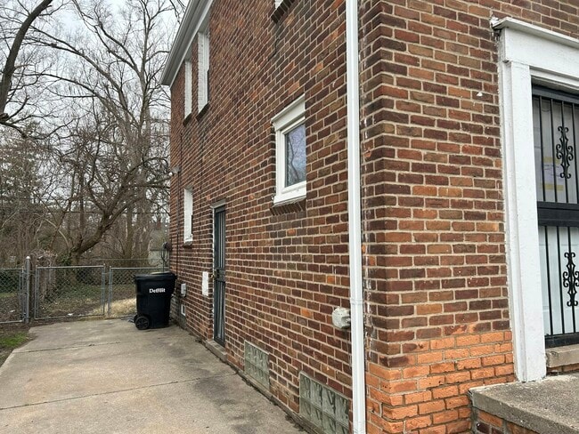 Building Photo - 18515 Greenfield Rd