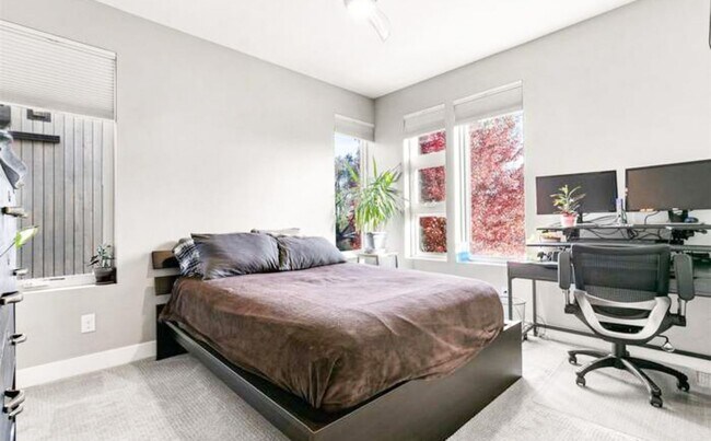 Building Photo - Beautiful 4 bedroom 3 bathroom property in Jefferson Park Denver