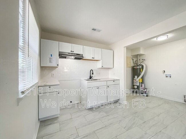 Building Photo - 2917 S 51st Terrace