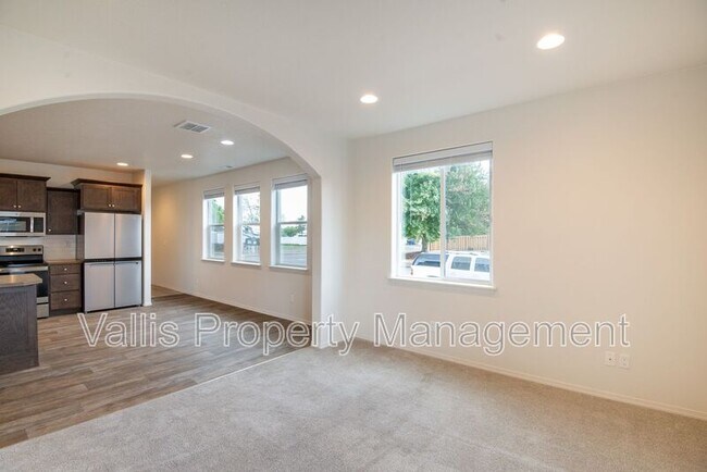 Building Photo - 4850 Heathwood St NE