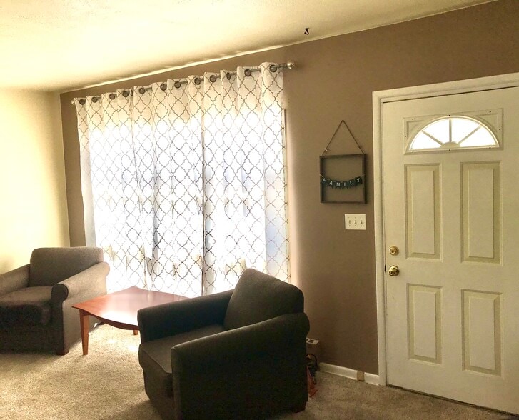 Building Photo - 6012 Donlar St