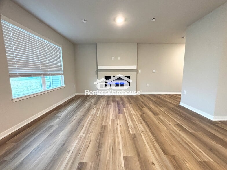 Building Photo - 2374 SE Callista Ave