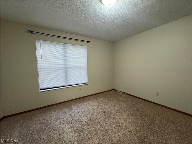 Building Photo - 1667 Ann Cir NE