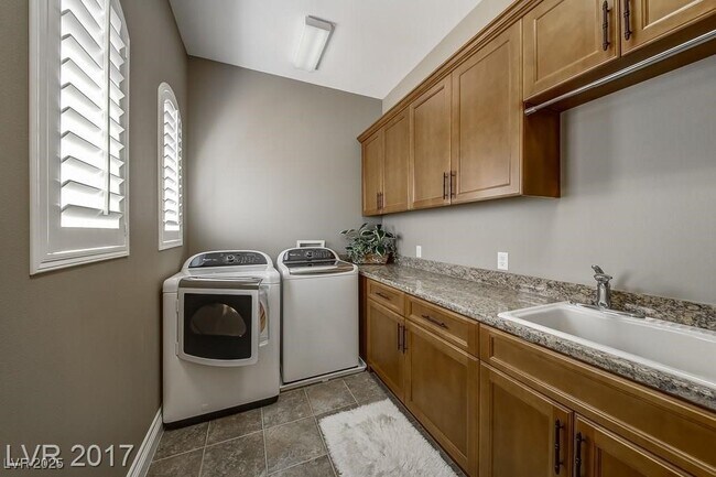 Building Photo - 1340 Dilevante Dr