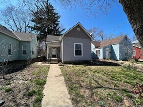 Building Photo - Adorable Newly Fixed Up Home!