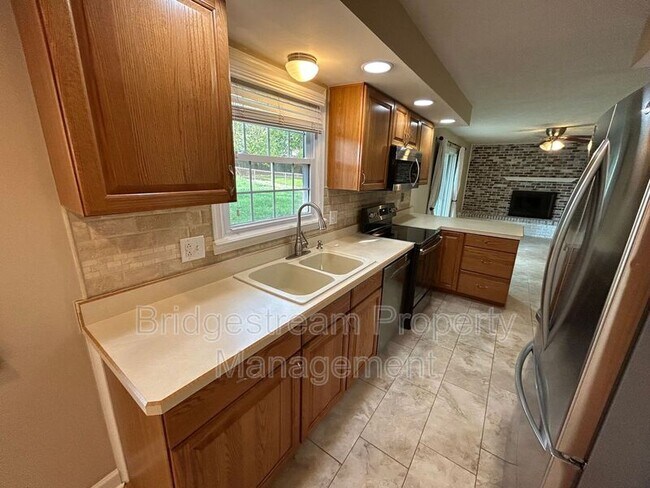 Building Photo - 1567 Burchwood Dr