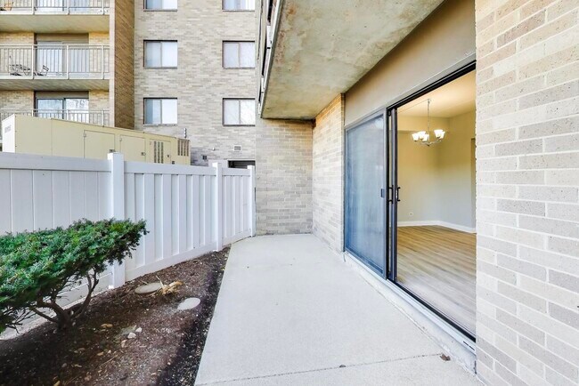 Building Photo - 6340 Americana Dr