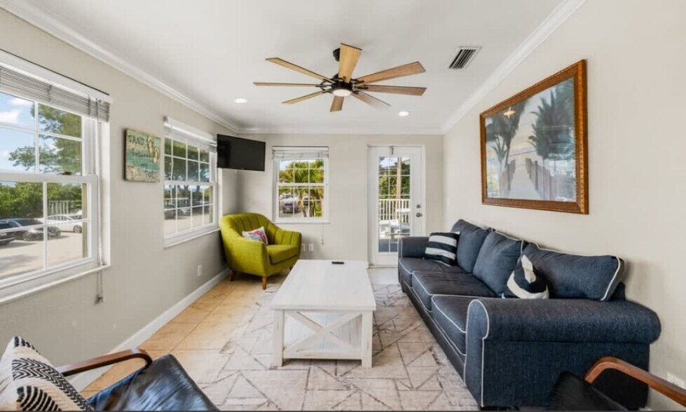 Building Photo - 100 7th St S