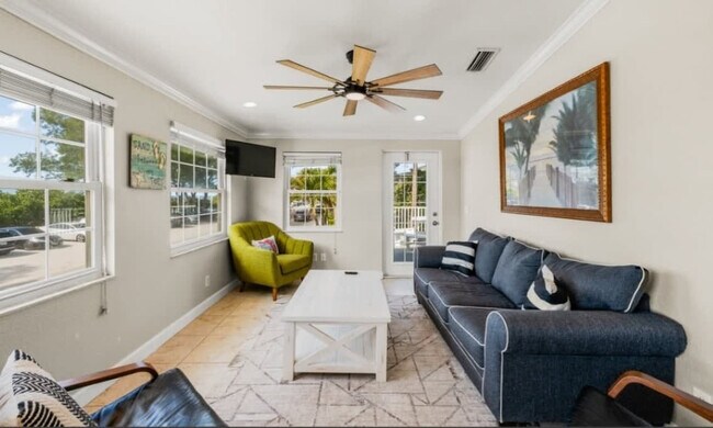 Building Photo - 100 7th St S