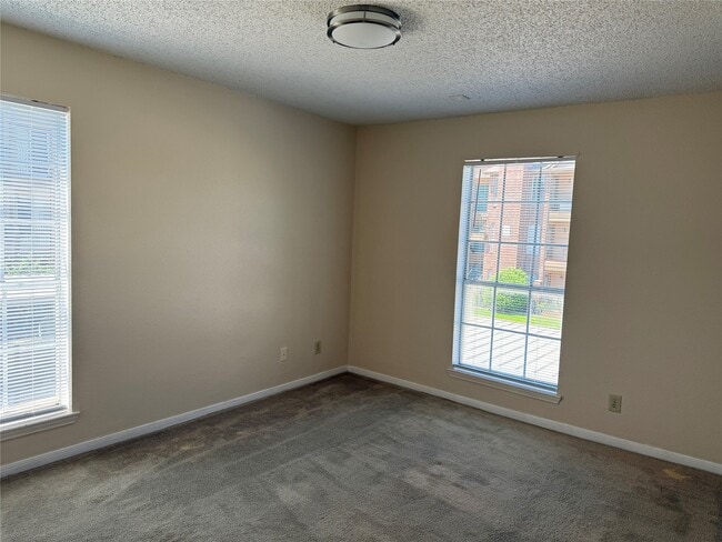 Building Photo - 2121 Hepburn St