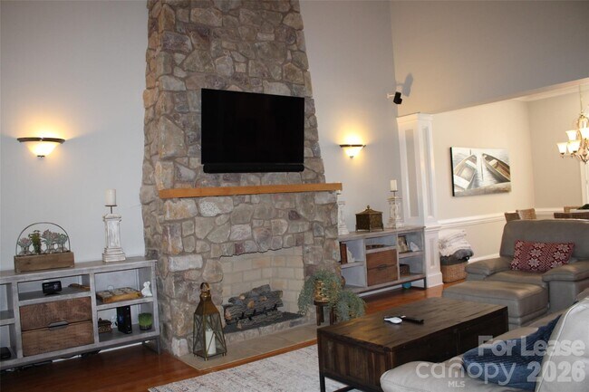 Building Photo - 17404 Summer Pl Dr