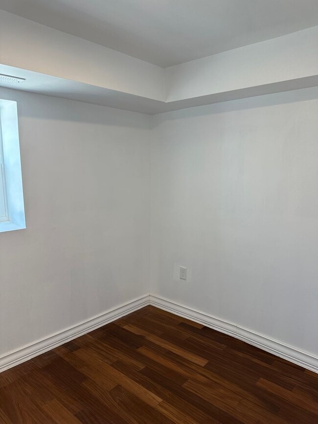 Building Photo - Newly Renovated, Spacious Home! W/D Hook-Up, Close to JHU, KKI and Public Transportation! Availab...