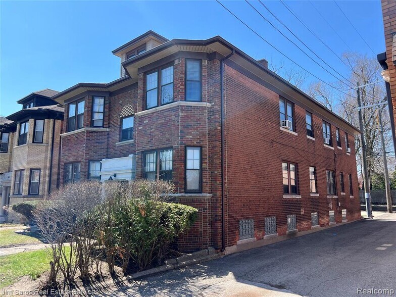 Building Photo - 987 Beaconsfield Ave